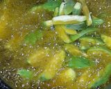 A picture of step 1 of Parwal do Pyaza.