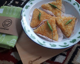 Foto langkah ke 14 dari resep Risoles segitiga dan cara melipatnya.