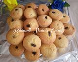 A picture of step 6 of Soft Cupcakes with raisins.