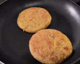 Foto del paso 3 de la receta: Arepa de maíz🫓🌽 rellena de salteado🌯🌮🤪 de berenjena ahumada🍆🥙🧆