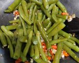 Foto langkah ke 3 dari resep Buncis pedas asin.