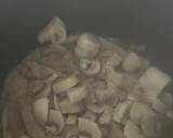 Foto del paso 2 de la receta: Sopa de arroz con pollo, champiñones, acelgas silvestres y especias sabor Cookpad