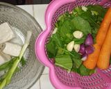 Foto langkah ke 1 dari resep Sop Caisin Tahu Wortel.
