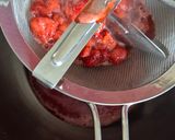 Une image de l'étape 2 de Coulis de fraises.