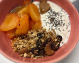 Foto del paso 3 de la receta: Bowl de fruta, granola y yogur