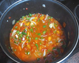 Foto del paso 3 de la receta: Calamares en salsa con arroz blanco y guisantes