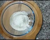 A picture of step 1 of Egg paratha.