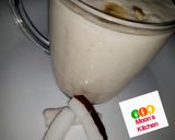 A picture of step 5 of Banana and coconut smoothie.