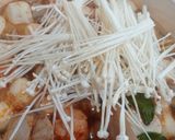 Foto langkah ke 4 dari resep Sukiyaki / Steamboat kuah tomyam.