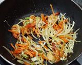 รูปขั้นตอนการทำที่ 4 ของ กุ้งผัดผงกะหรี่