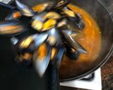 Foto del paso 4 de la receta Mejillones a la marinera