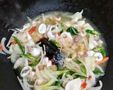 Foto langkah ke 4 dari resep Tumis Cumi Pedas.