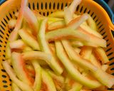 Hình bước làm 1 của món Vỏ dưa hấu xào tỏi