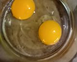 A picture of step 1 of Pizza omelette.