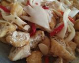 Foto langkah ke 4 dari resep Tumis Tahu Jamur.