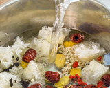 【老菜脯栗子銀耳甜湯】秋分節氣燉湯，秋燥必備甜湯的食譜步驟2照片