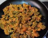 A picture of step 4 of Chatpati Bhindi Masala.