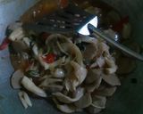 Foto langkah ke 3 dari resep Tumis Pentol Jamur.
