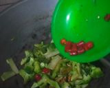 Foto langkah ke 5 dari resep Tumis Brokoli Bawang Putih.