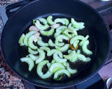 Foto del paso 5 de la receta: Boquerones en escabeche Urrutia de pepinos, alcaparras y aceto