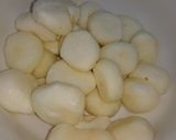 Hình bước làm 2 của món Chè sương sáo, bánh lọt, củ năng cốt dừa