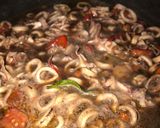Foto langkah ke 4 dari resep Cumi hitam pedas gurih.