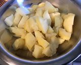 Une image de l'étape 6 de Salade de pommes de terre blue belle et tomates au saumon et aneth (sauce feta citron noix).