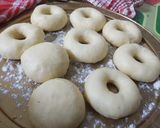 Foto langkah ke 5 dari resep Donat tanpa kentang lembut empuk.