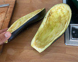 Foto del paso 1 de la receta: Berenjenas rellenas de pollo