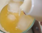 Foto langkah ke 2 dari resep Es Jeruk Peras Yakult Selasih.