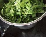A picture of step 2 of Palak Lachha Paratha (Layered Spinach Paratha).