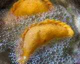 मटार कंरजी (Matar Karanji Recipe In Marathi) रेसिपी स्टेप 4 फोटो 
