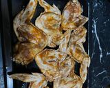 Foto langkah ke 3 dari resep Spicy Garlic Chicken Wings.
