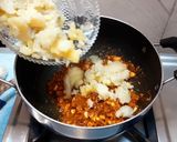 A picture of step 3 of Pav bhaji fondue.