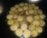 A picture of step 3 of Namkeen mathri.
