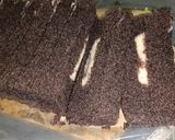 Foto langkah ke 6 dari resep Brownies ketan hitam isi keju lumer.