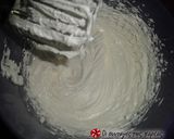 Φωτογραφία βήματος 4 της συνταγής Γλυκό ψυγείου με μπαγιάτικο τσουρέκι
