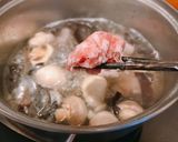 Hình bước làm 3 của món Canh Súp Nấm Thịt Viên & Vỏ Bánh Mandu Xén Dư