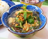 Hình bước làm 2 của món Cơm gà luộc và canh gà lá giang