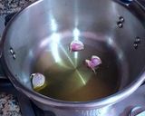 Foto del paso 5 de la receta: Lomo con hueso de cabrito en salsa de lavanda y azafrán