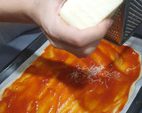 Foto del paso 2 de la receta: Pizza de cherries, mozzarella, bacon y olivas