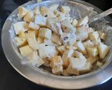 A picture of step 3 of Caesar salad.