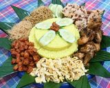 Foto langkah ke 6 dari resep 51. Nasi Kuning Sederhana.