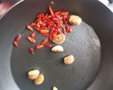 Foto del paso 3 de la receta: Pasta con ajo y chile serrano