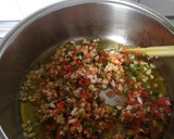 Foto del paso 1 de la receta: Garbanzos con espinacas y gambas