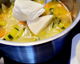 Foto del paso 3 de la receta: Crema de calabacín con isla de yogurt griego