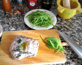 Foto del paso 2 de la receta: Muslo y contramuslo con judías