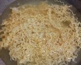 Foto langkah ke 1 dari resep Bekal sekolah: mie goreng bakso udang Nanas.
