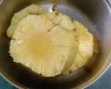 A picture of step 1 of Sweet Sour Pineapple Curry.