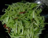Foto langkah ke 4 dari resep Tumis Labu Siam Sederhana.